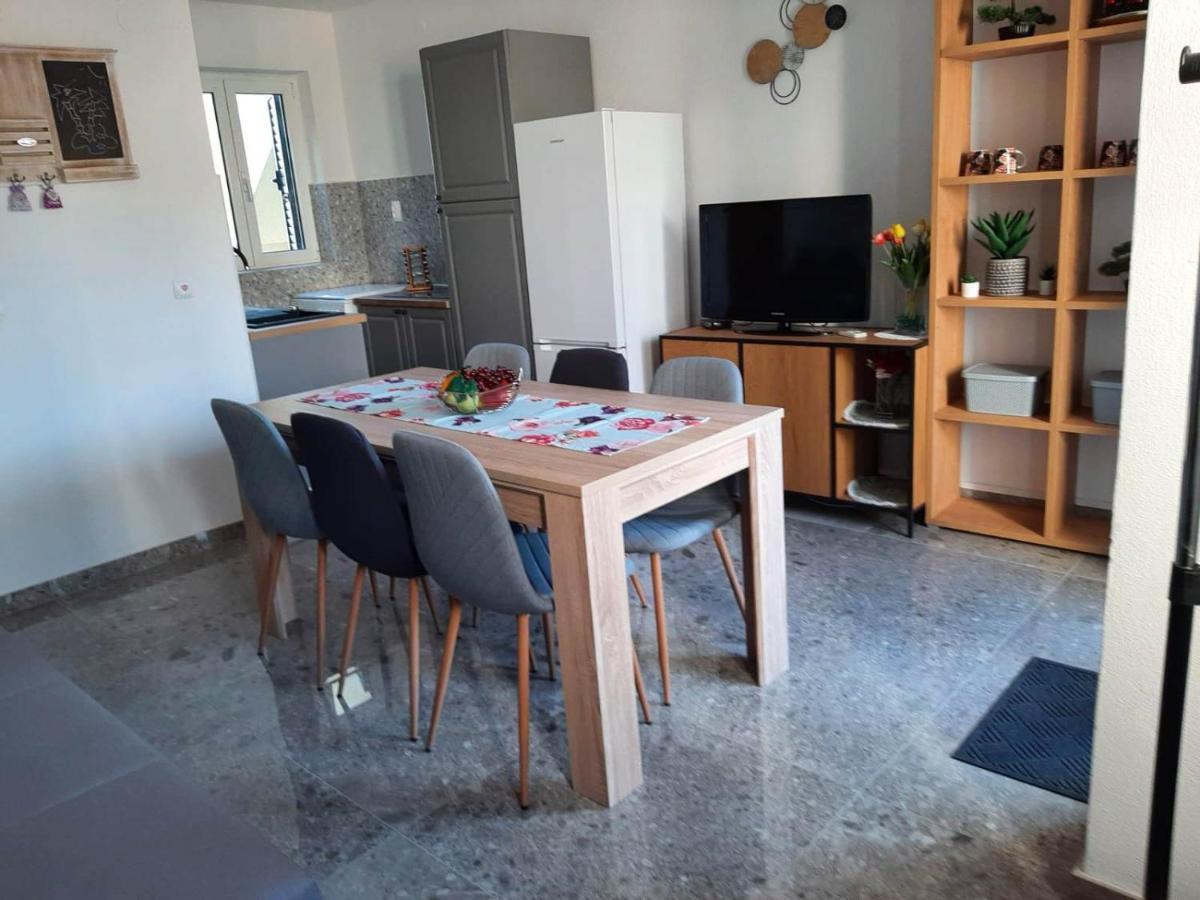 Ema Apartamento Brela Exterior foto